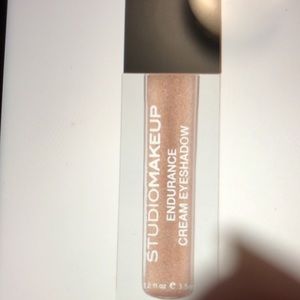 Studiomakeup Endurance cream eyeshadow PINK SCS11